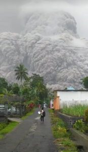 Gunung Semeru Meletus Mari Panjatkan Doa Untuk Saudara Yang Disana